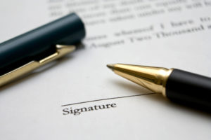 to-sign-a-contract-3-1236622-639x426
